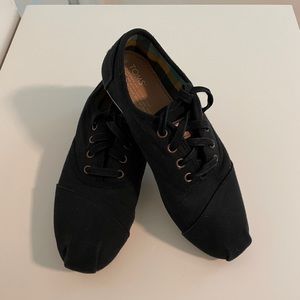 TOMS Black Laced Women’s Laced Shoes Size 8.5